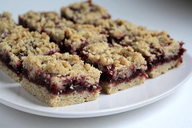 HEALTHIFIED BERRY OATMEAL BARS - Butter with a Side of Bread