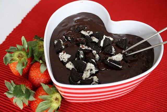 Butter With A Side of Bread: Cookies and Cream Fondue