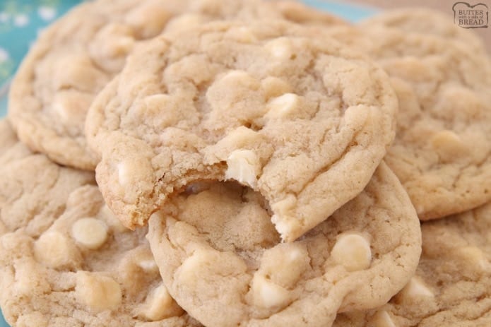 Mrs.Fields White Chocolate Chip Cookies are soft, delicious cookies filled with sweet white chocolate chips. Copycat Mrs.Field's cookie recipe that everyone can make at home!