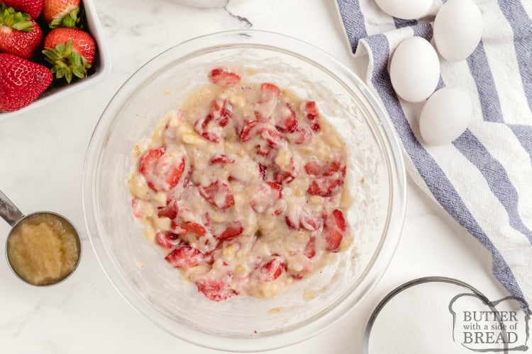 Mashed bananas with strawberries
