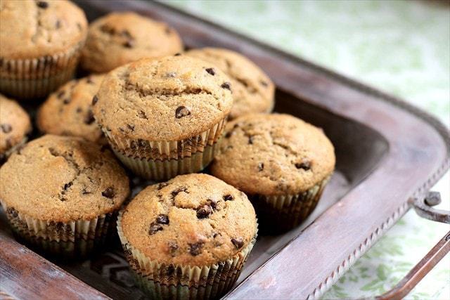 BANANA CHOCOLATE CHIP MUFFINS {Made with Coconut Oil!}: Butter with a Side of Bread