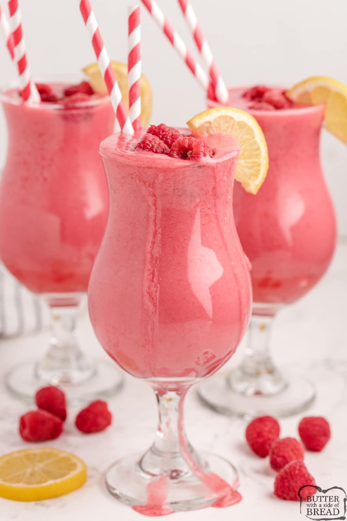 Lemon Raspberry Smoothie is a light and refreshing treat made with only 4 ingredients! This raspberry lemonade smoothie is loaded with delicious flavor and made in less than 5 minutes! 