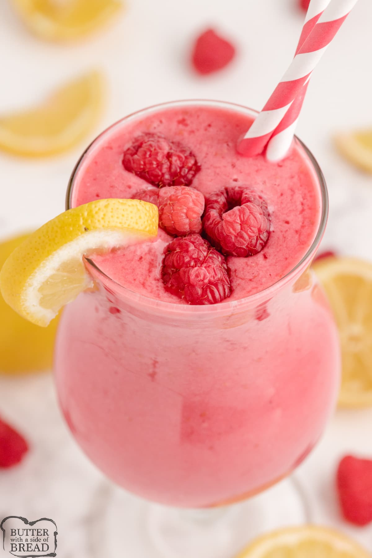 Smoothies made with raspberries and lemonade