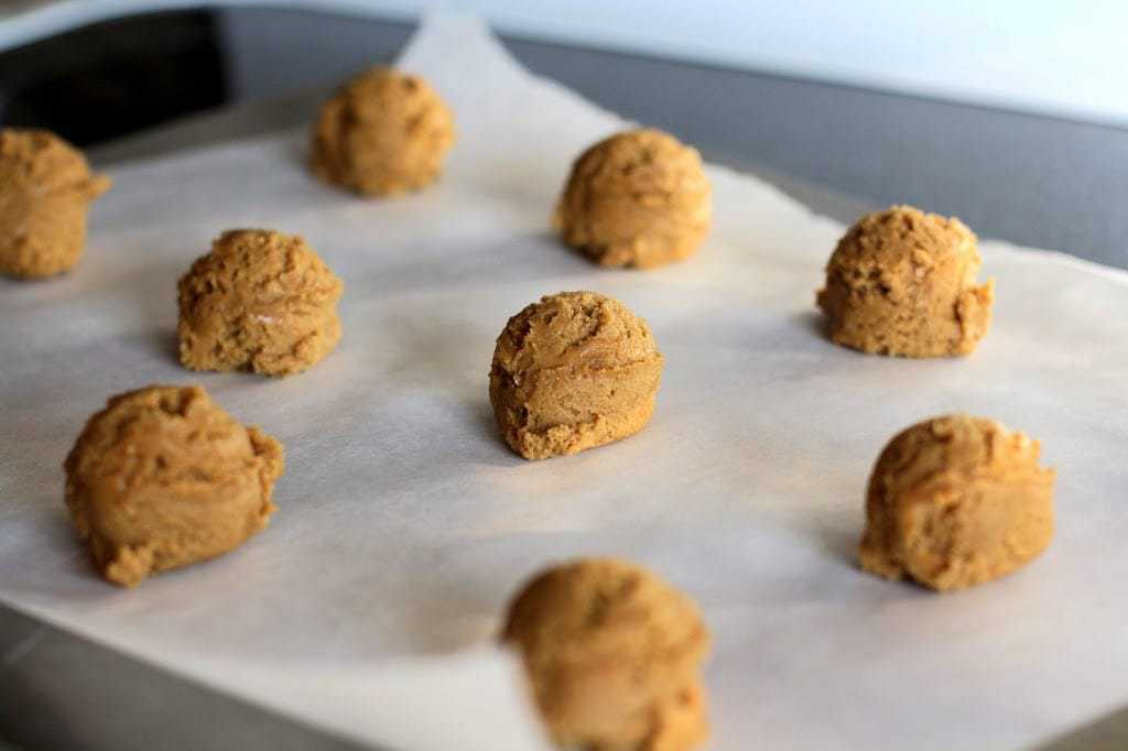 PEANUT BUTTER COOKIES {4-INGREDIENTS!}: Butter with a Side of Bread