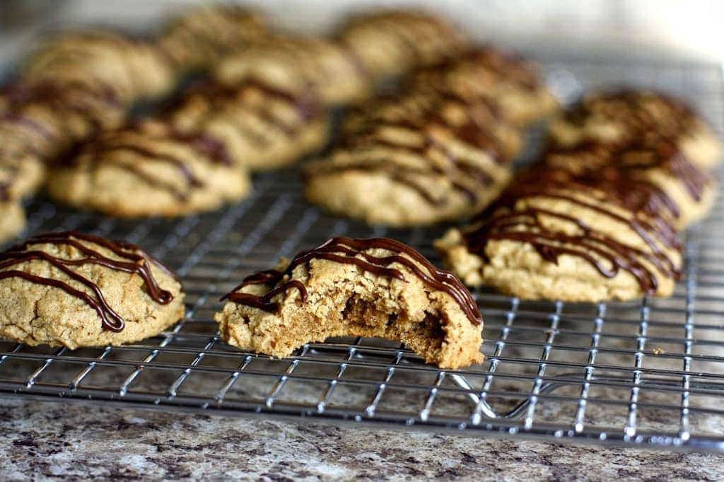 PEANUT BUTTER COOKIES {4-INGREDIENTS!}: Butter with a Side of Bread