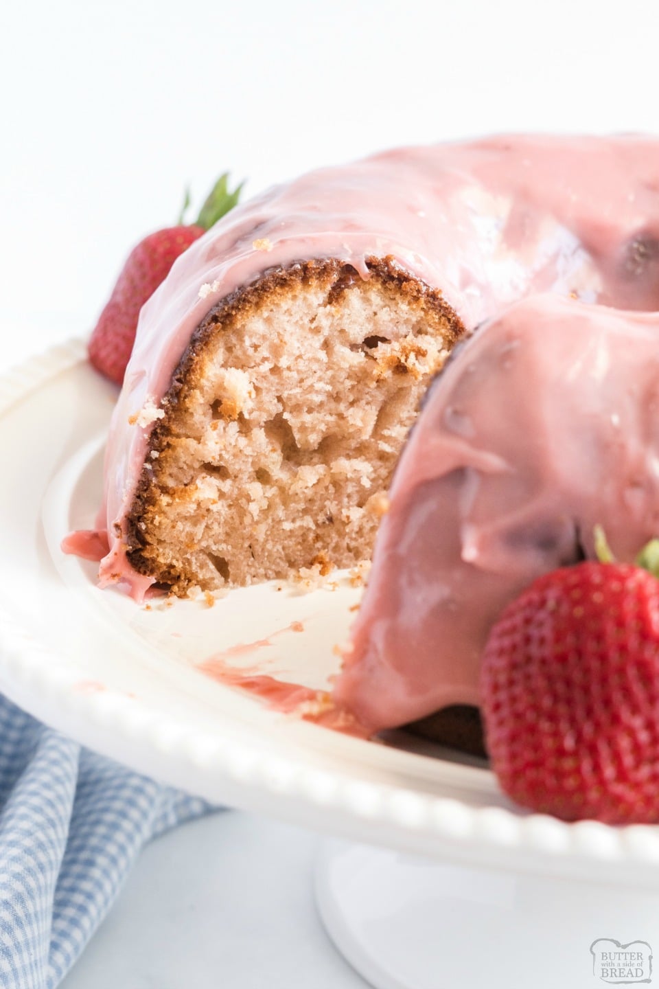Glazed Strawberry Bundt Cake Recipe 