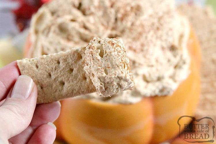 Pumpkin dip with apples and graham crackers