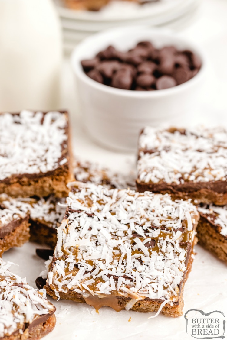 Samoa Cookie Bars made with chocolate, caramel and coconut. Moist, delicious cookie bars that have all the flavors of the famous Samoa cookies we all love!