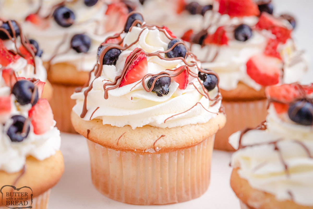 berries and cream cupcakes