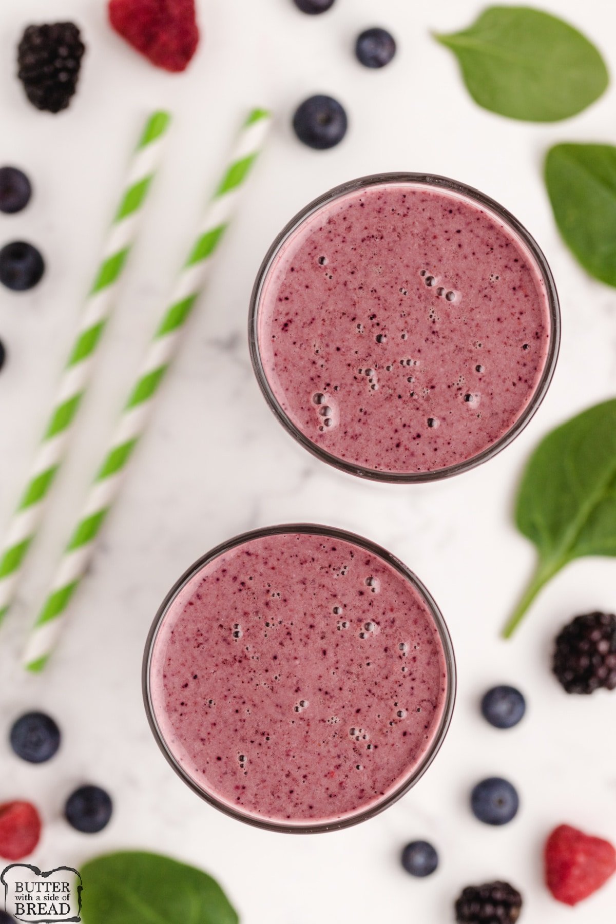 Smoothies made with spinach and berries