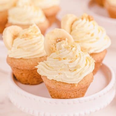 Banana Cream Pie Cookies are the perfect way to enjoy Banana Cream Pie without having to deal with pie crust! Lovely bite-sized banana cream pie dessert recipe perfect for parties.