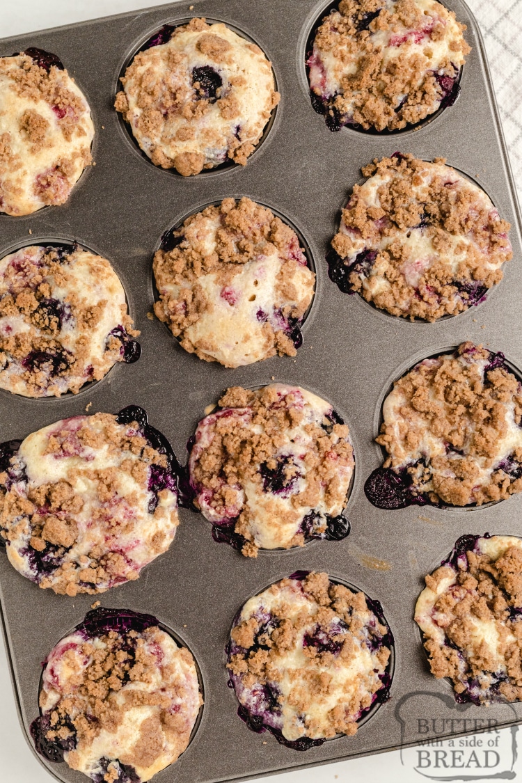 Baked muffins with raspberries and blueberries