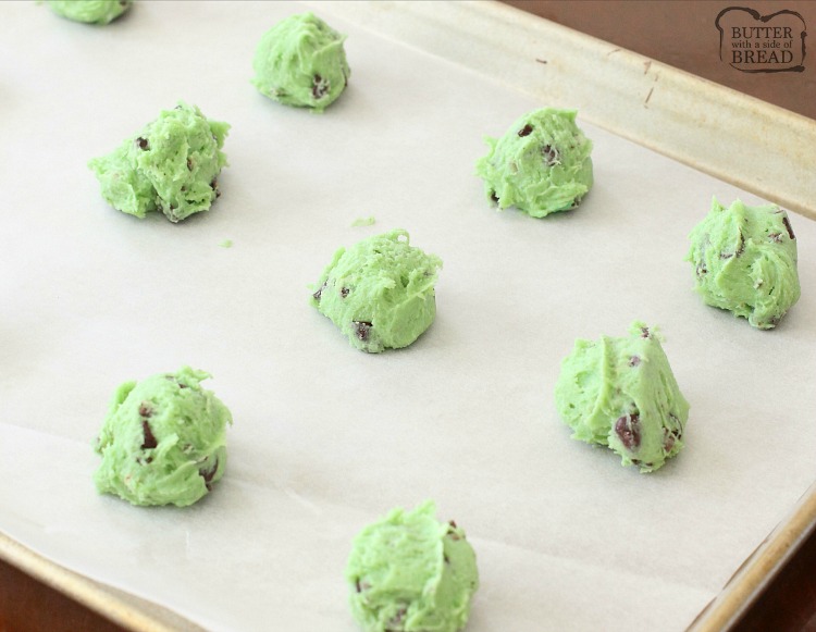 Mint Chocolate Chip Cookies made with pudding mix, mint extract & chocolate chips. Lovely cookie recipe perfect for those who love mint chip ice cream!