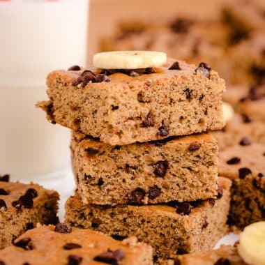 peanut butter banana bars with chocolate chips