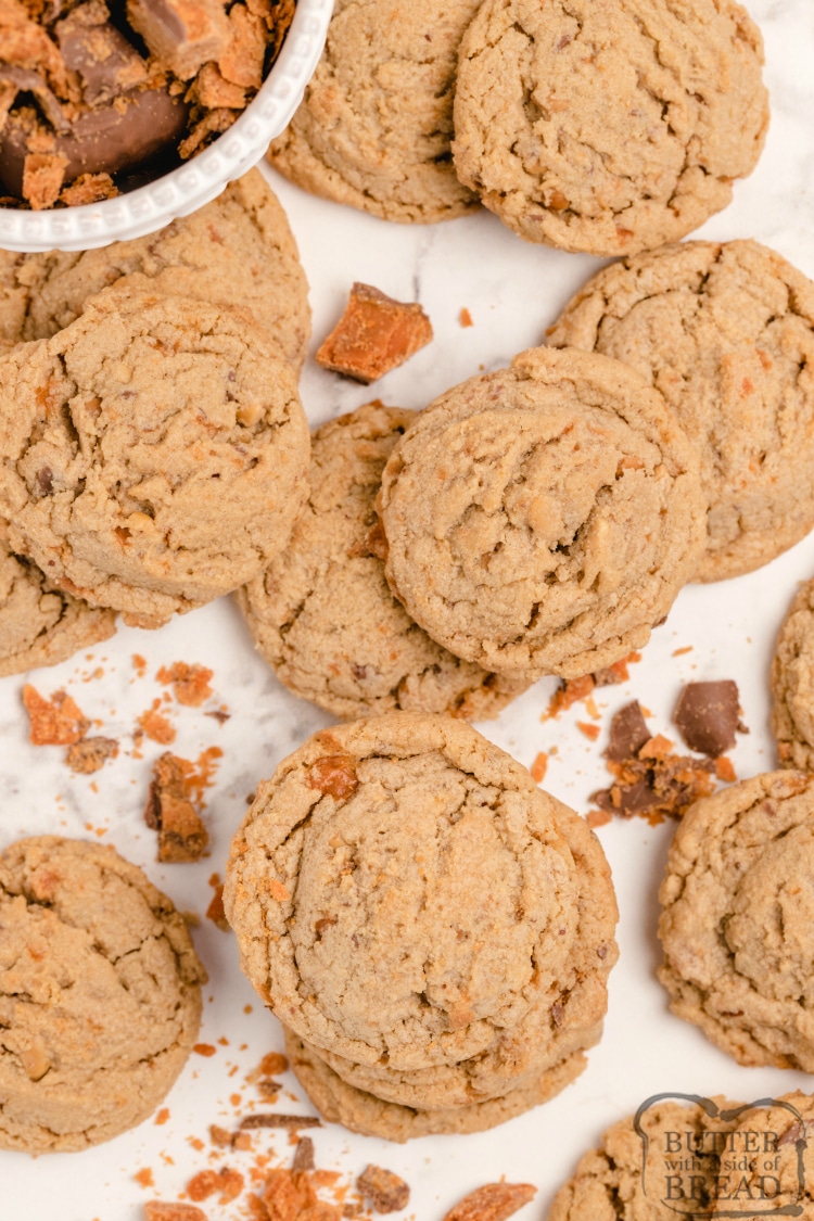 Peanut Butter Butterfinger Cookies are amazingly soft, chewy and full of crunchy peanut butter and chunks of Butterfinger candy bars!