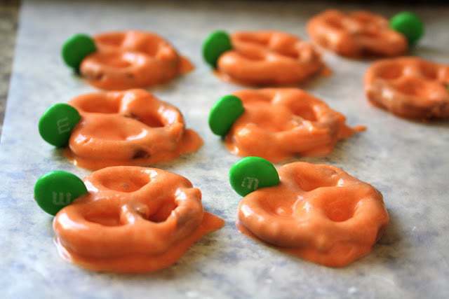 Pumpkin Pretzels are chocolate covered pretzels made with just a few ingredients & perfect for Halloween! Tips for melting chocolate & the BEST tool to use.