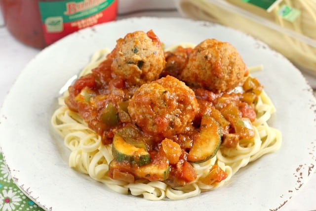 Turkey Ricotta Spinach Meatballs are so easy to make -add some marinara sauce and vegetables and serve over pasta for a deliciously well-balanced meal!