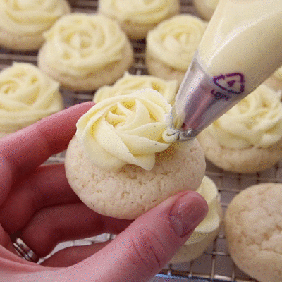 How to make an easy Lemon Buttercream Frosting rosette for Sugar Cookies