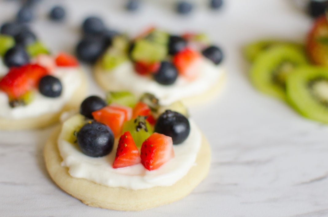 Fruit Pizza Cookies are all the goodness you get in a fruit pizza individualized! Soft crust, vanilla whipped cream frosting, topped with your favorite fruits; strawberries, raspberries, blueberries, kiwi, blackberries mango.. the possibilities are endless! 