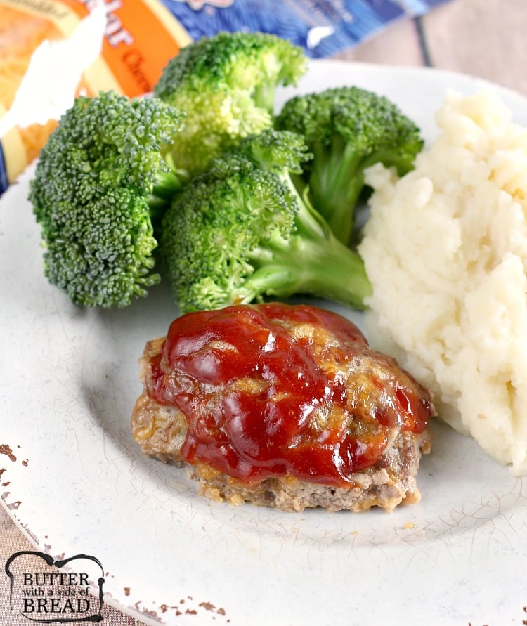 Mini Cheddar Meatloaves made with just 6 common ingredients in under an hour! Mini Meatloaf is so easy to make- just shape and top with our special 3 ingredient sauce and bake. This meatloaf recipe is gluten free, low in carbs and absolutely delicious!