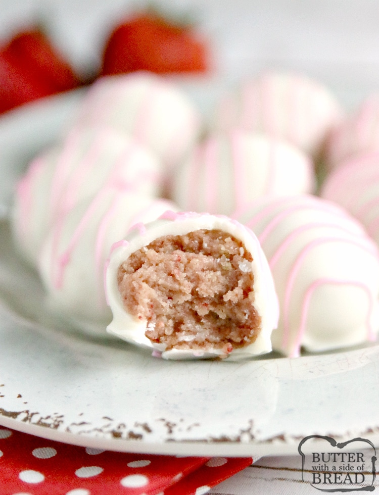 Strawberry Shortcake Oreo Balls are made with just 4 ingredients with no baking required! Made in just a few minutes with freeze dried strawberries and Golden Oreo cookies!