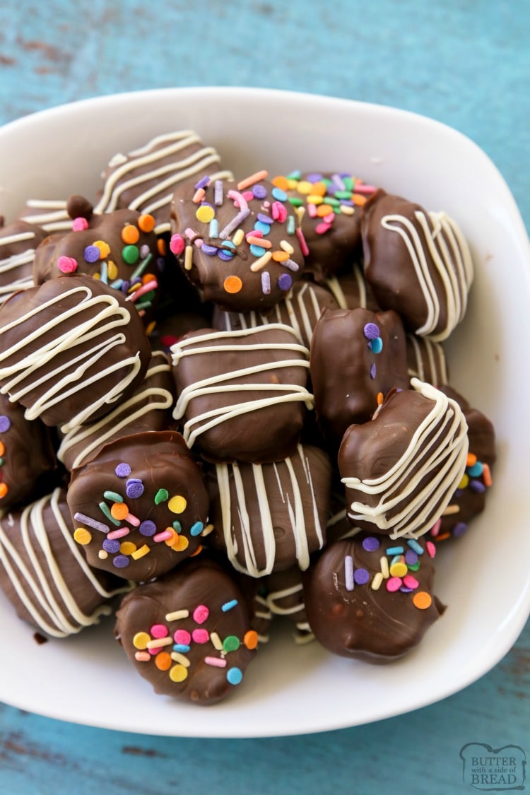 Chocolate Covered Pretzel recipe with marshmallow fluff filling are a delightful cross between s'mores and traditional chocolate pretzels. These chocolate dipped pretzels are easy to make and so delicious!