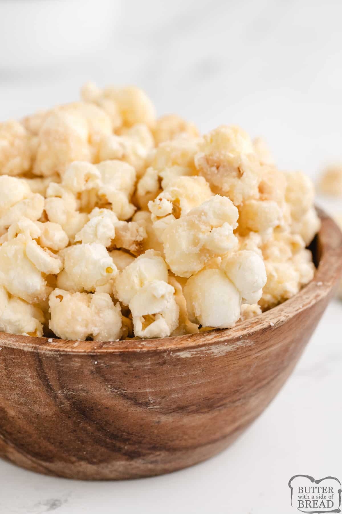 Popcorn covered with a coating made with butter, sugar and cream