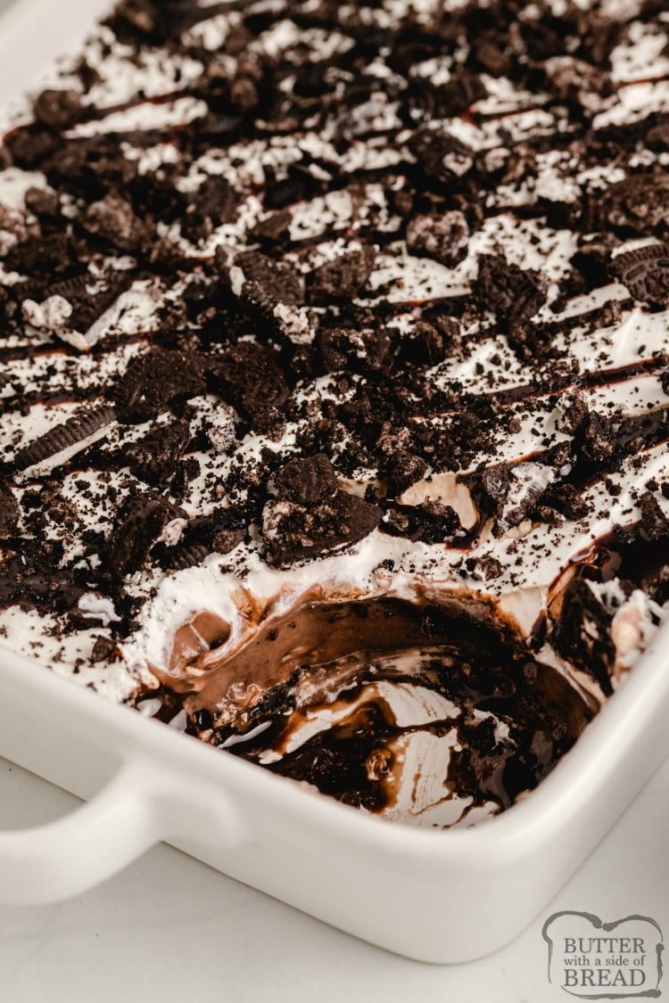 Layered dessert with Oreos and pudding
