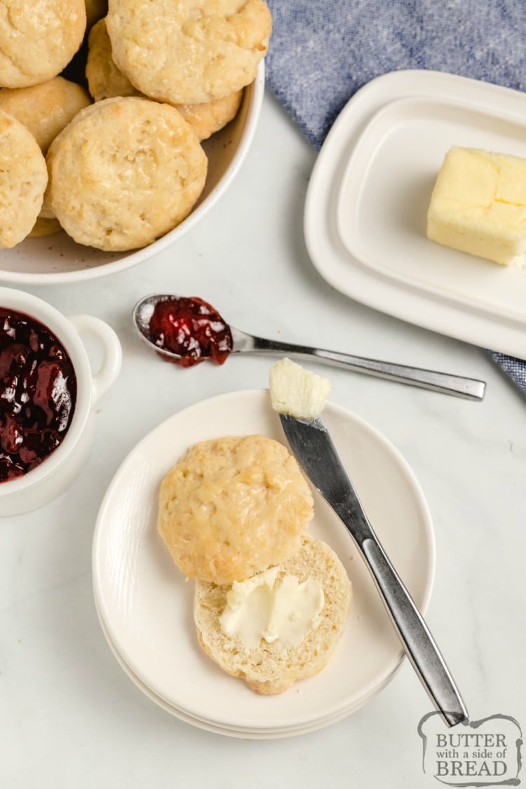 Easy 7-Up Biscuits are made with six simple ingredients, including 7-Up soda! Only a few minutes to make soft, flaky biscuits that turn out perfect every time!