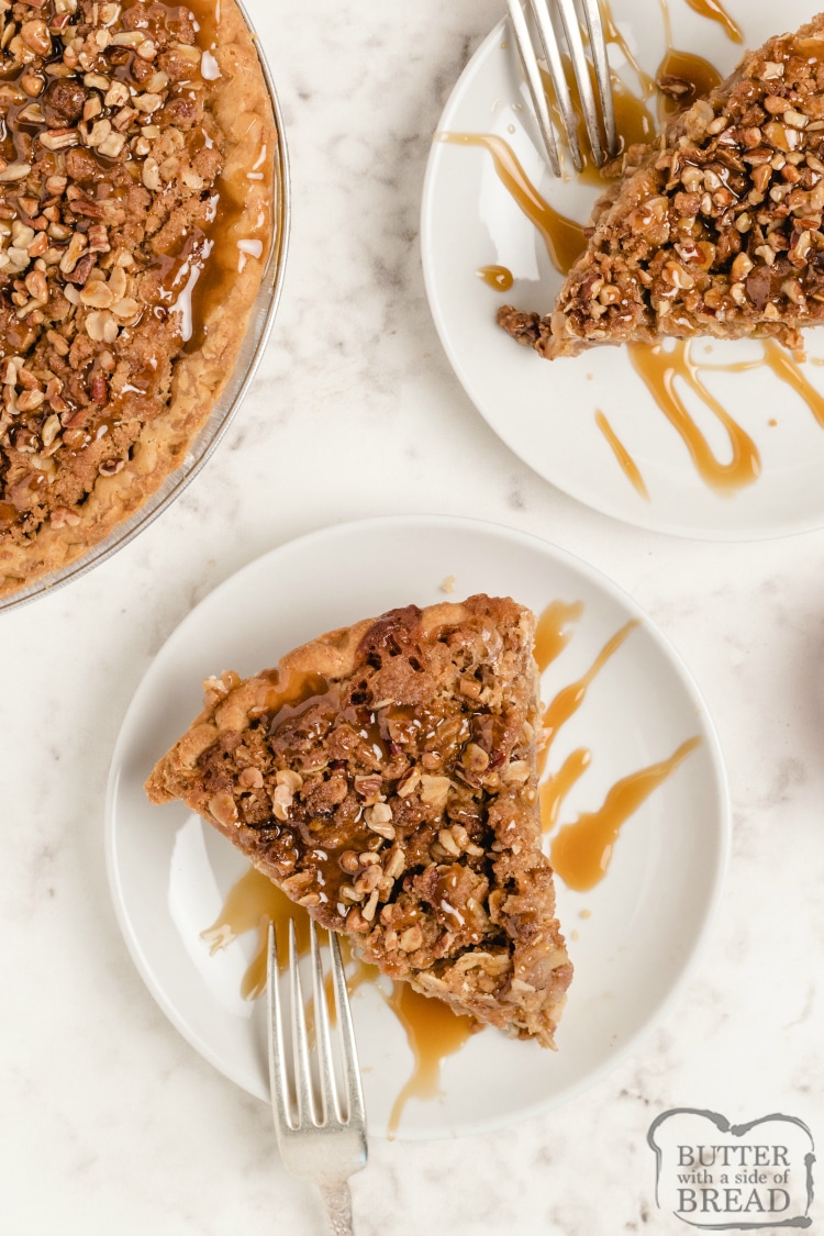 Apple pie with caramel and crunchy oat topping