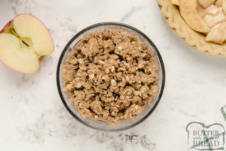 Butter, oat and brown sugar topping for apple pie