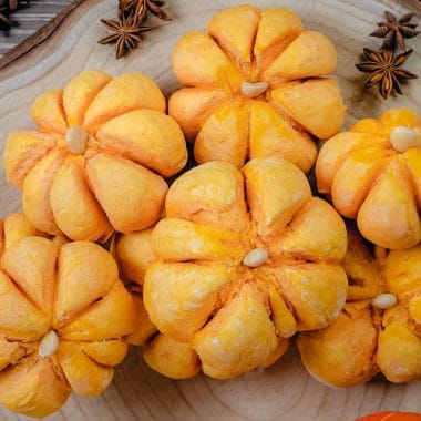 How to make pumpkin shaped dinner rolls