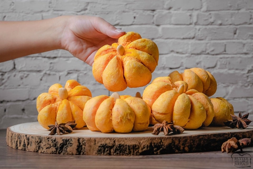 How to make pumpkin shaped dinner rolls