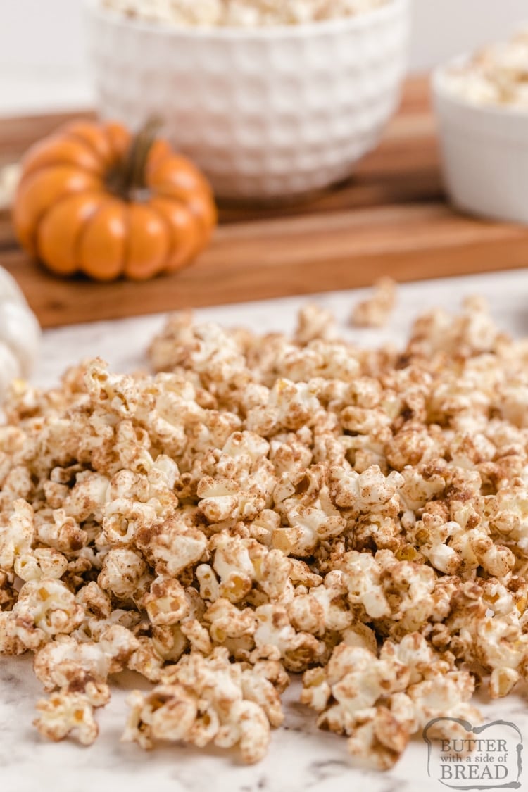 Maple Pumpkin Spice Popcorn is a little bit like caramel popcorn, but full of fall flavors. Made with brown sugar, maple syrup, pumpkin pie spice and butter - only 4 ingredients needed to make absolutely delicious popcorn!