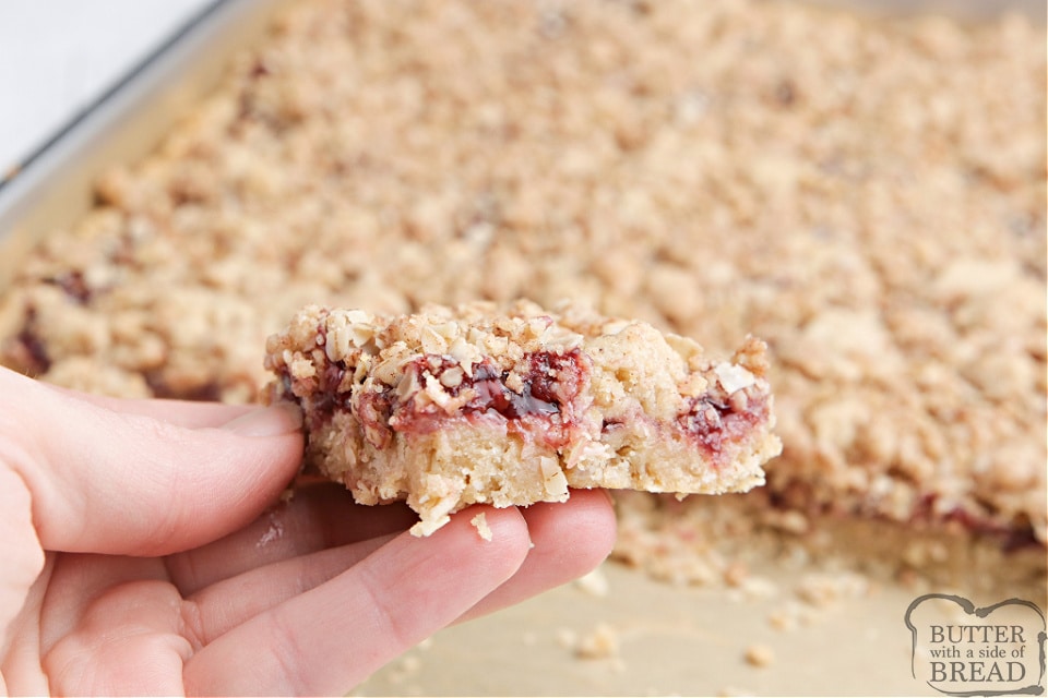 Oatmeal cookie bars with raspberry filling