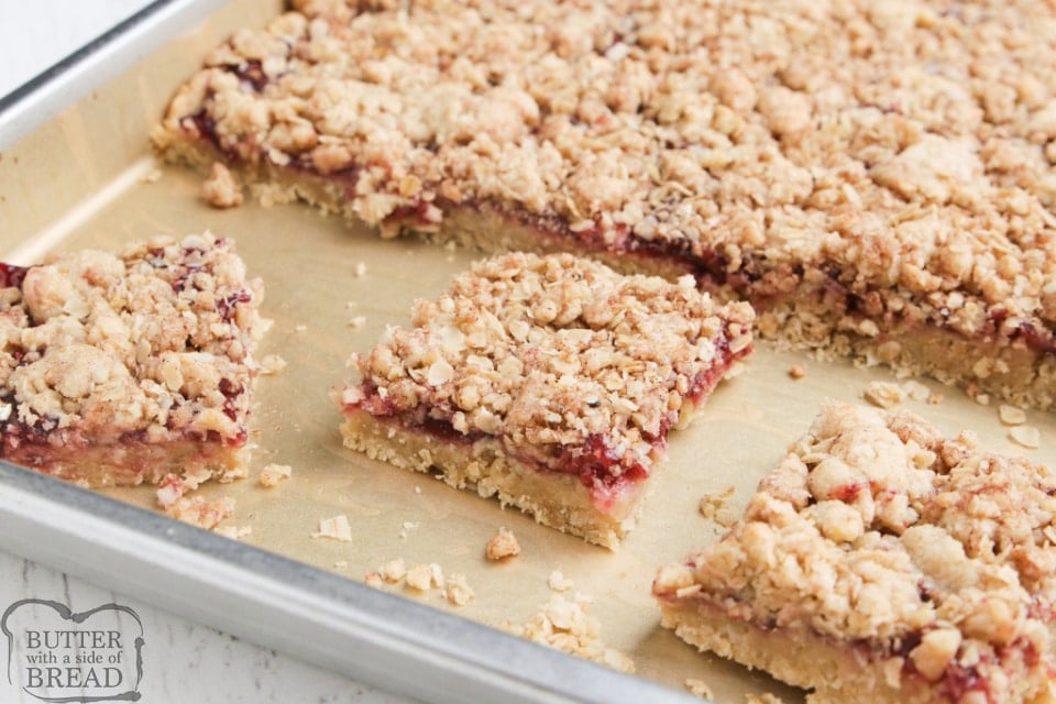 Oatmeal bars with raspberry filling