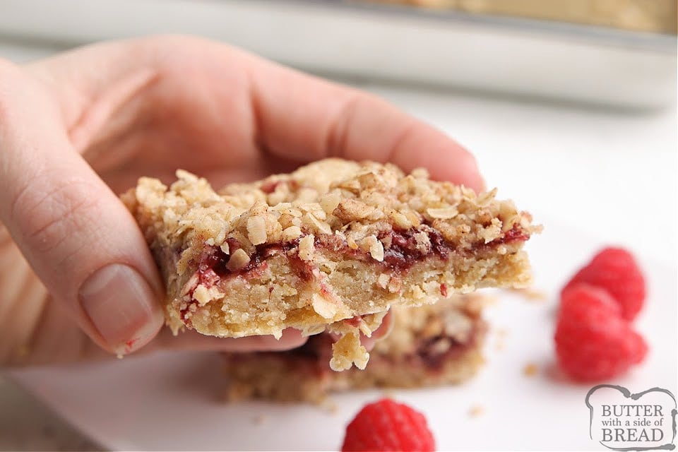 Oatmeal cookie bars with raspberry pie filling