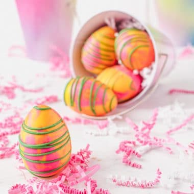 How to Make Easter Hot Chocolate Bombs