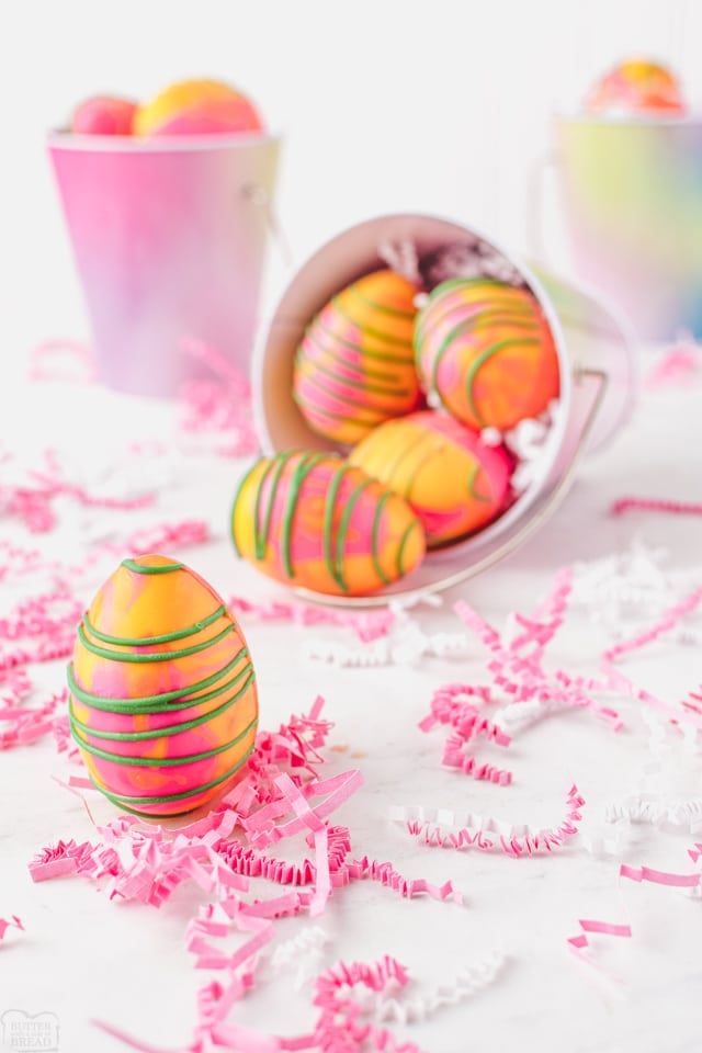 How to Make Easter Hot Chocolate Bombs