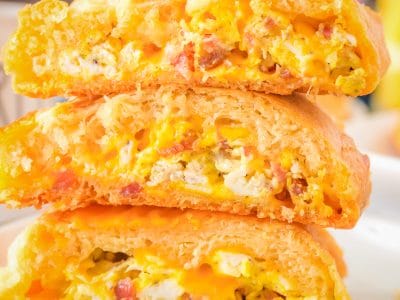 cheesy bacon and egg breakfast braid