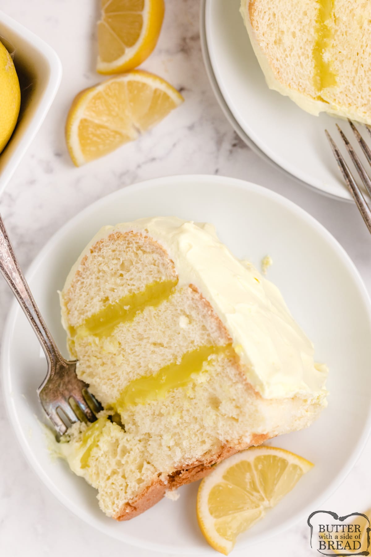 Sponge vanilla cake with lemon filling