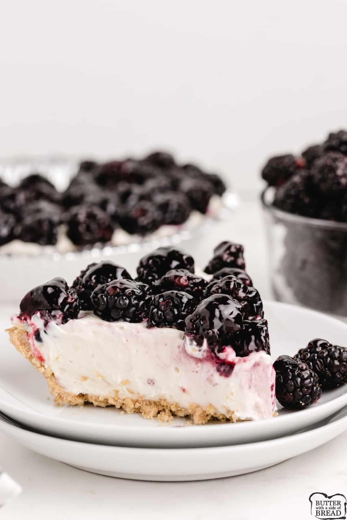 Easy cheesecake recipe with berries