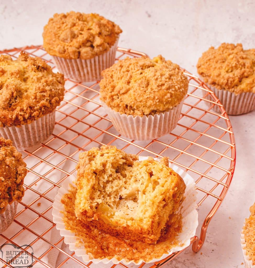 cinnamon spiced apple muffins with crumble topping