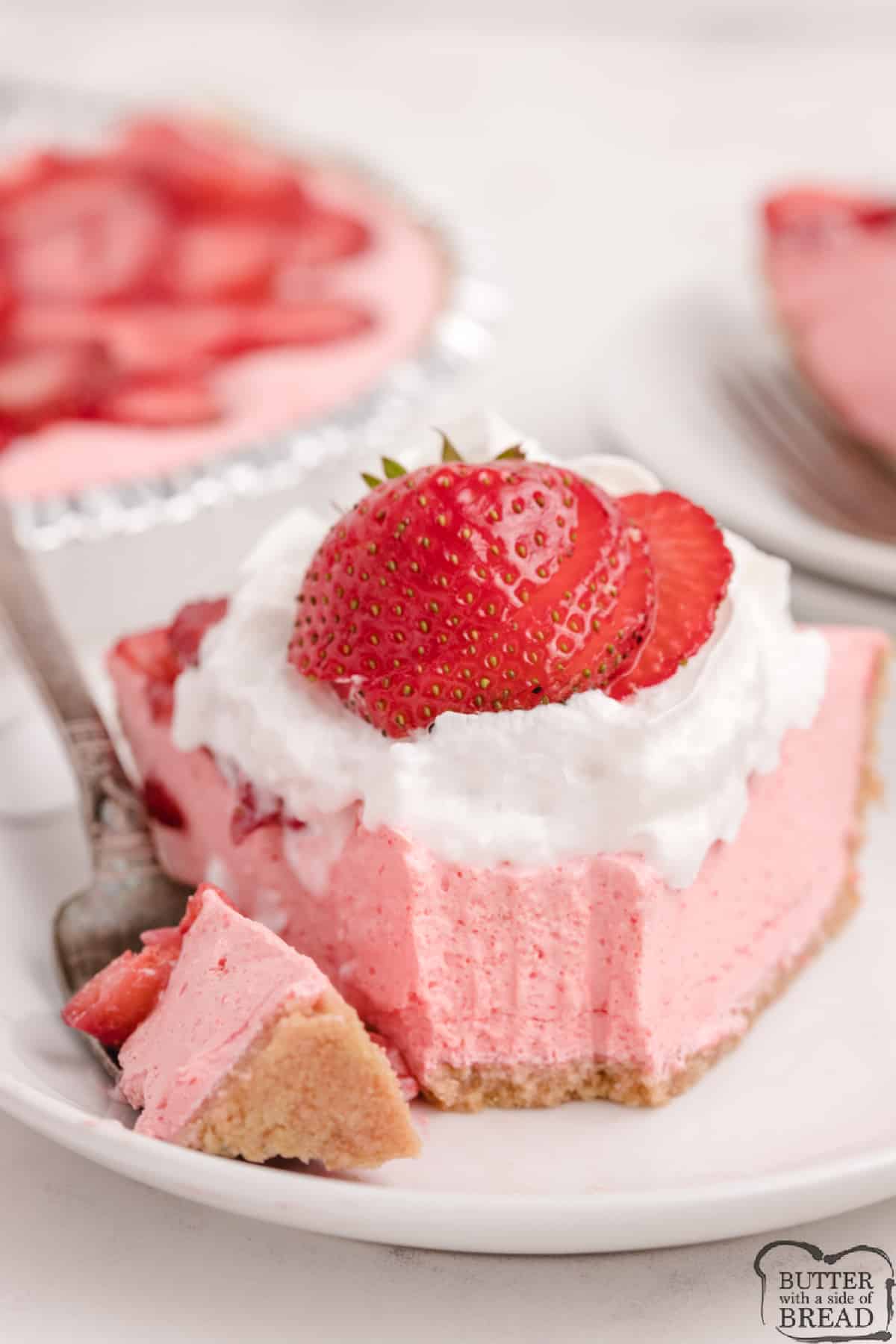 No-Bake Strawberry Jello Pie is an easy no-bake dessert made with only 5 ingredients. This refreshing strawberry dessert recipe couldn't be any easier to make! 