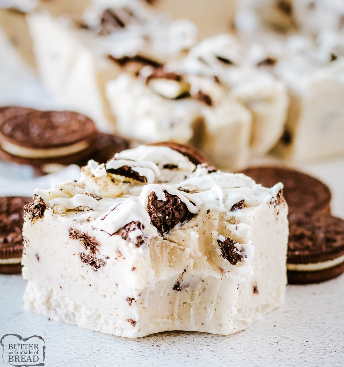 easy oreo fudge with cookies on top