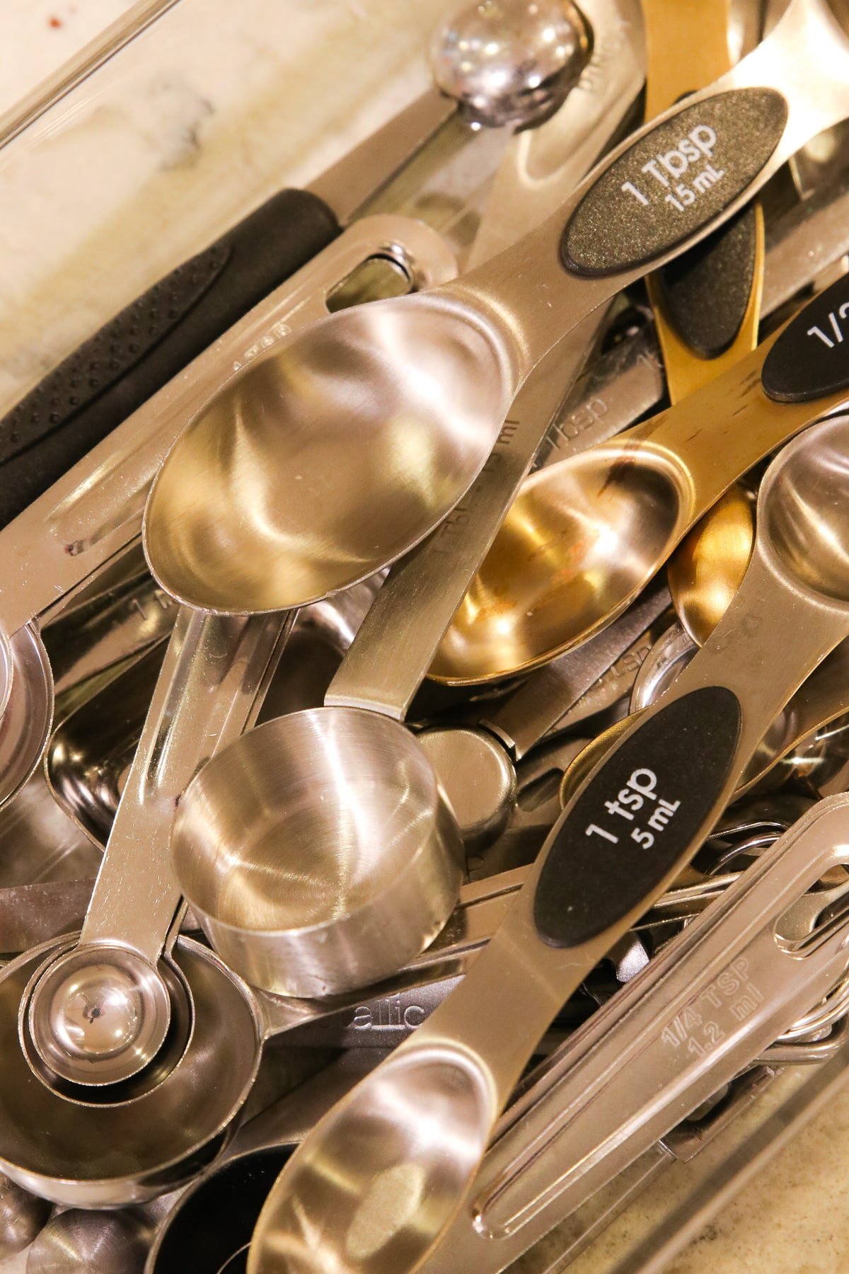 different types of measuring spoons