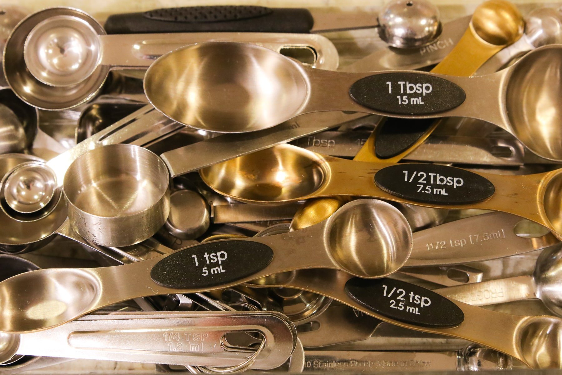 types of metal measuring spoons