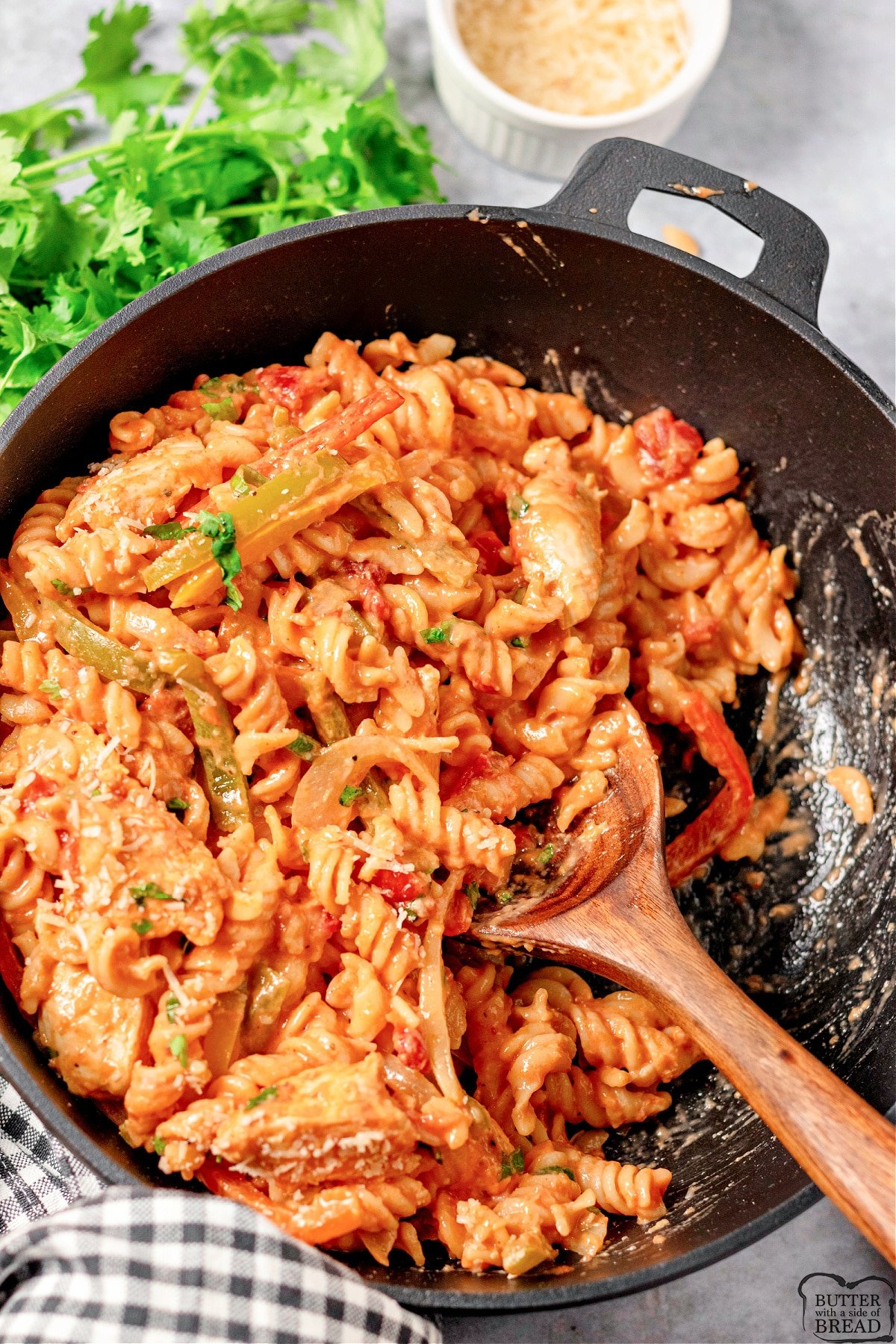 One pot pasta dish with chicken and peppers