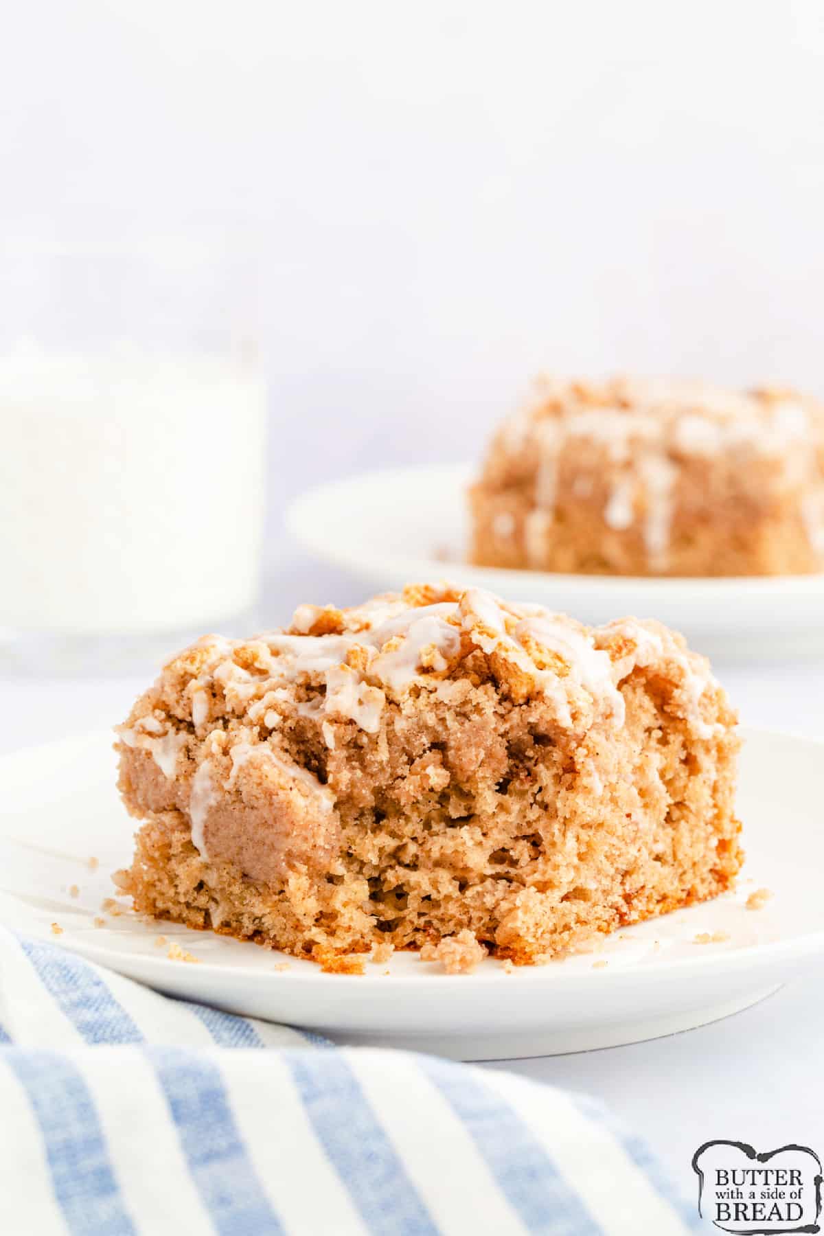 Crumb cake with cinnamon streusel topping