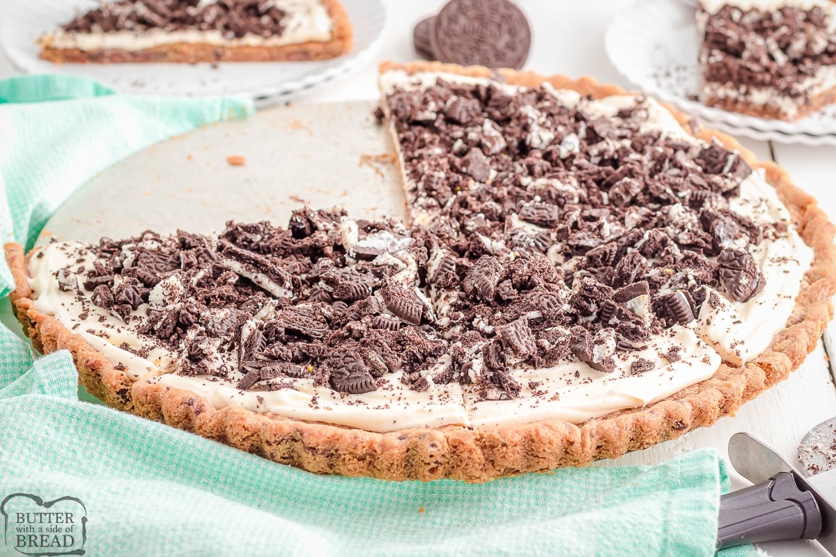 slicing into an oreo cookie pizza